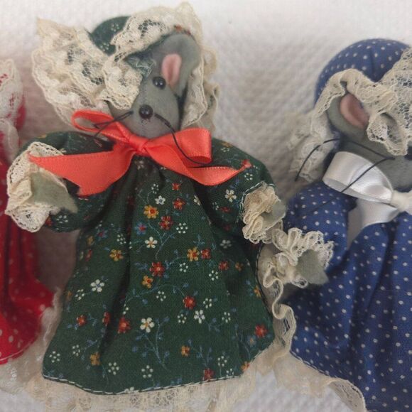 Vintage 80s Set Of 3 Handmade Country Granny Mouse Dolls Floral Dresses - Picture 3 of 5